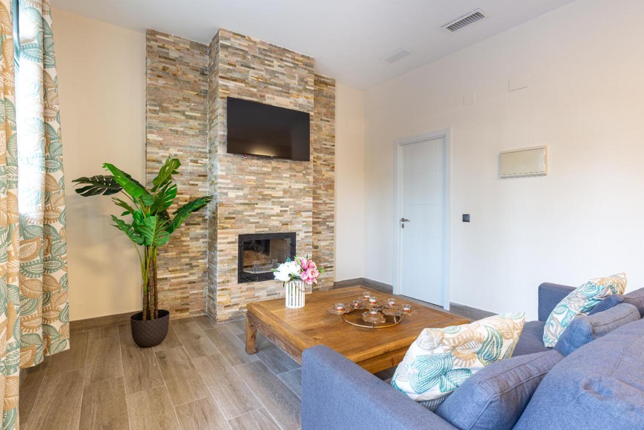 Duplex De Lujo En La Playa , Jacuzzy, Piscina, Chimenea Y Padel Benalmádena